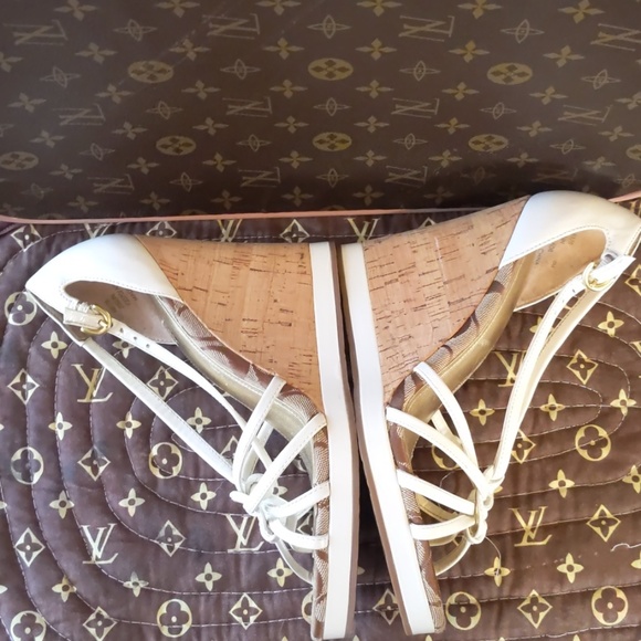 🎊🎊🎊COACH JOSLIN SIGNATURE LOGO WEDGIES 🎊🎊🎊 - Picture 5 of 5